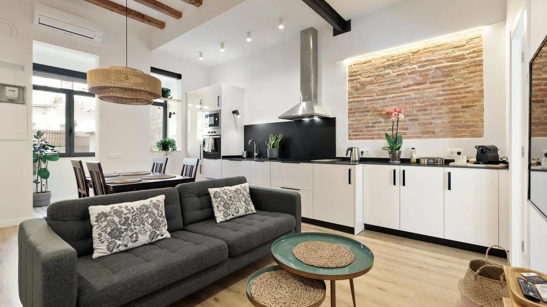 Poble Sec Charming Apartment contacts