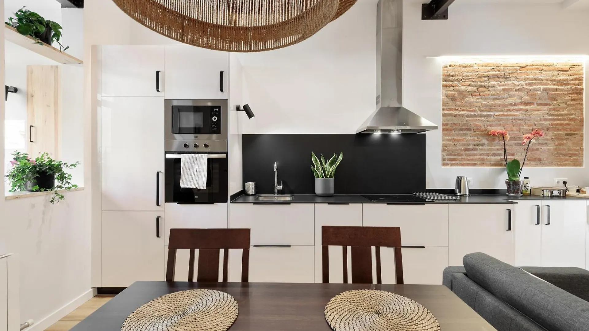 Poble Sec Charming Apartment
