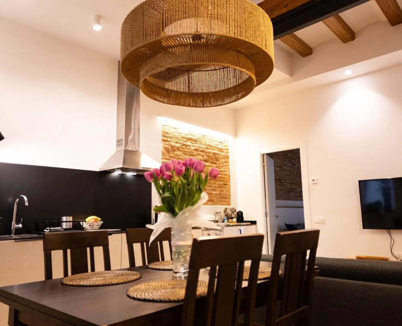Poble Sec Charming Apartment