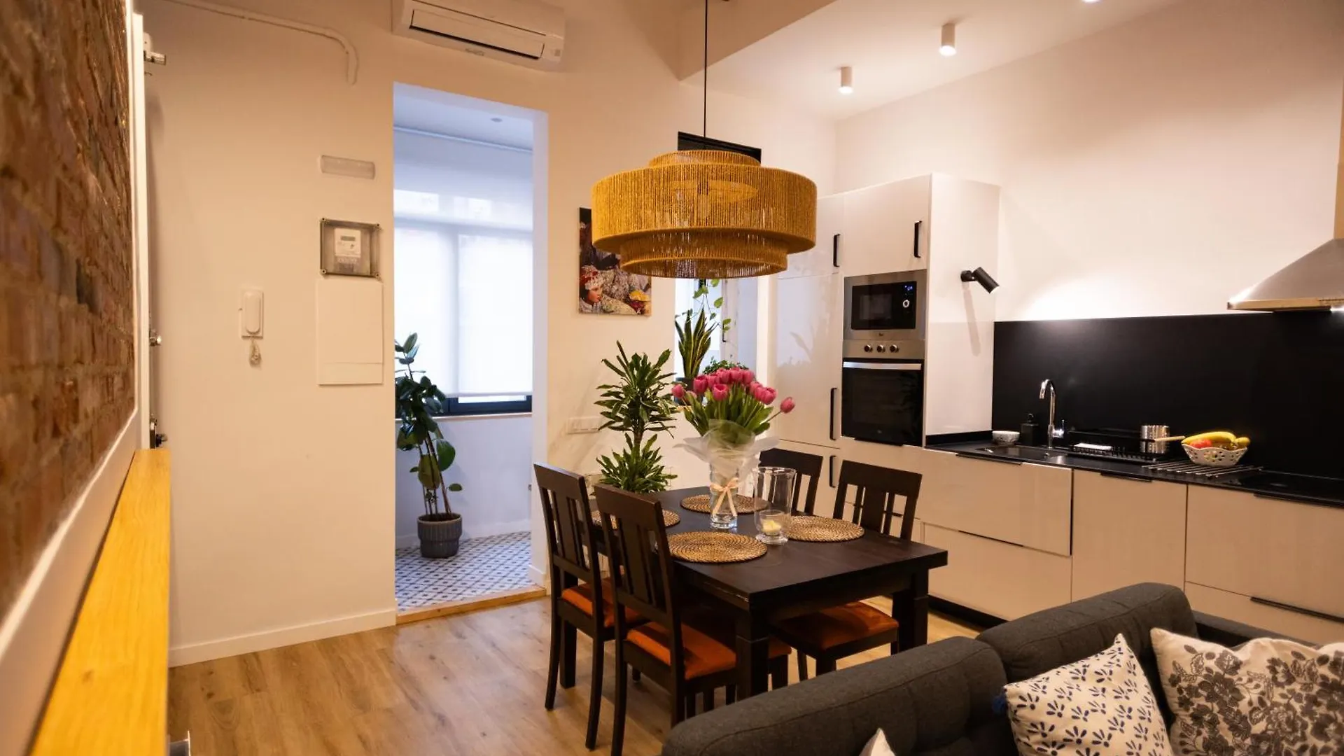 Poble Sec Charming Apartment