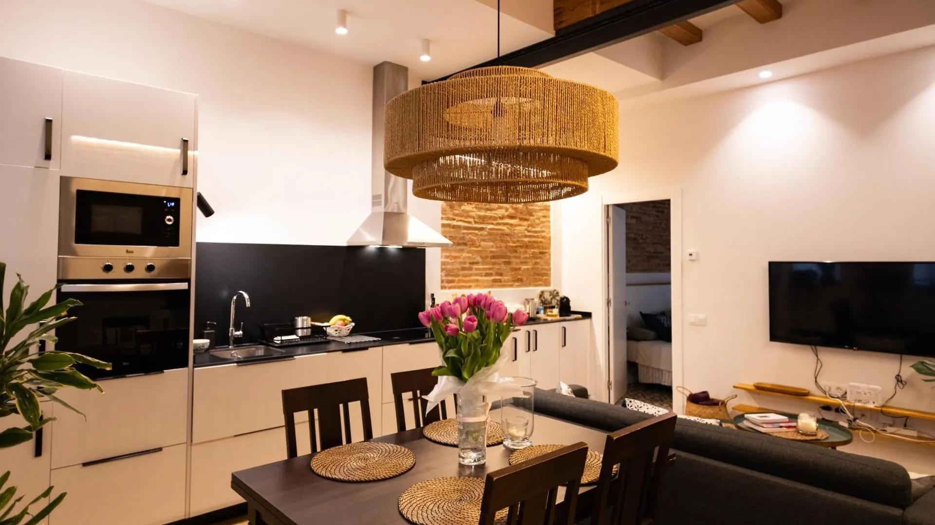 Poble Sec Charming Apartment